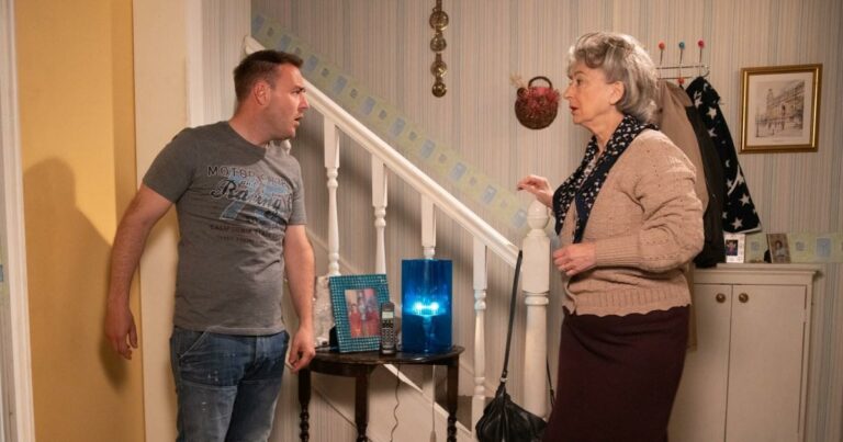 Evelyn warns Tyrone to expect the worst over loved one's fate in Corrie