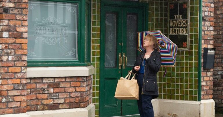 A sad end in Corrie as the Rovers is closed and boarded up