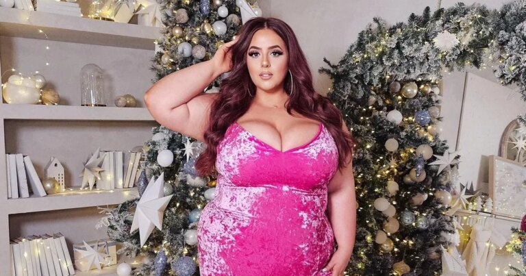 Size 22 model wows in tight dress – and fans say shes all they want for Xmas